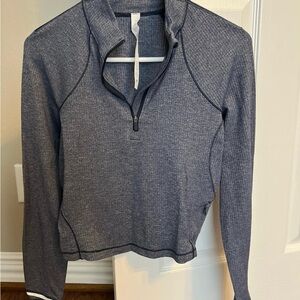 Womens Lululemon Athletica half zip long sleeve with thumb holes